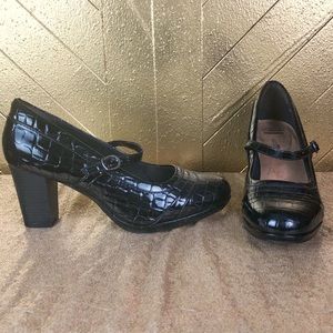 Alligator texture patent leather maryjane